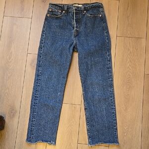 LEVI'S WEDGIE STRAIGHT Raw Hem Jeans size 26